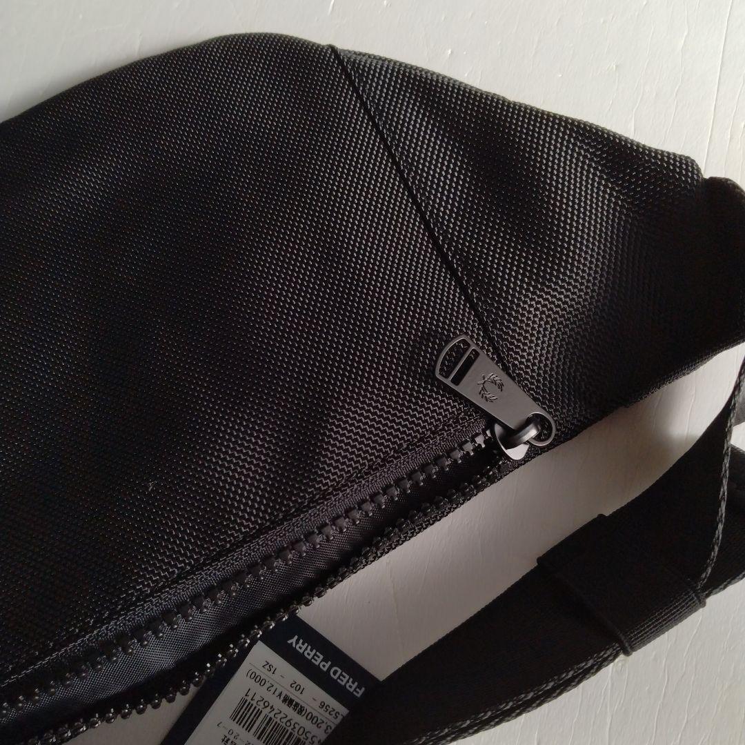 FRED PERRY　フレッドペリー　バッグ　ウエストポーチ　ブラック