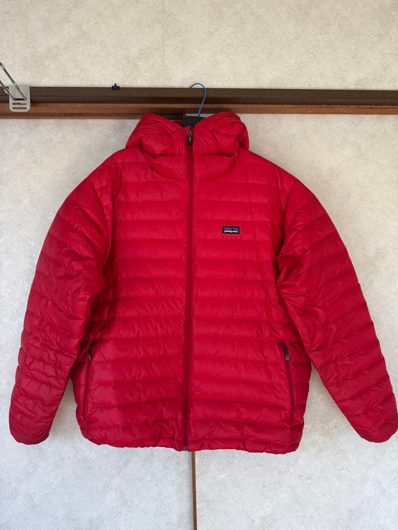 神サイズパタゴニアダウンセーターフーディ　ダウンジャケットフード　赤　XL
