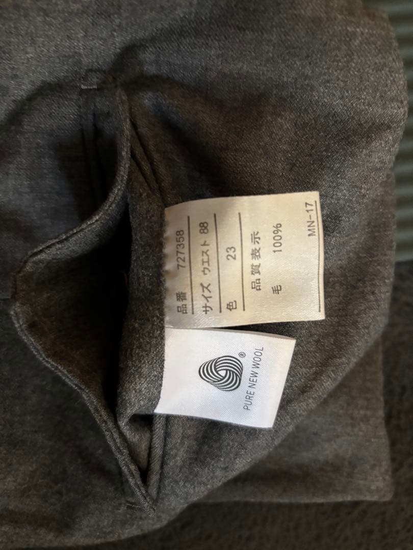 ウール素材(Canonico)のグレーのビジネスジャケット&パンツ