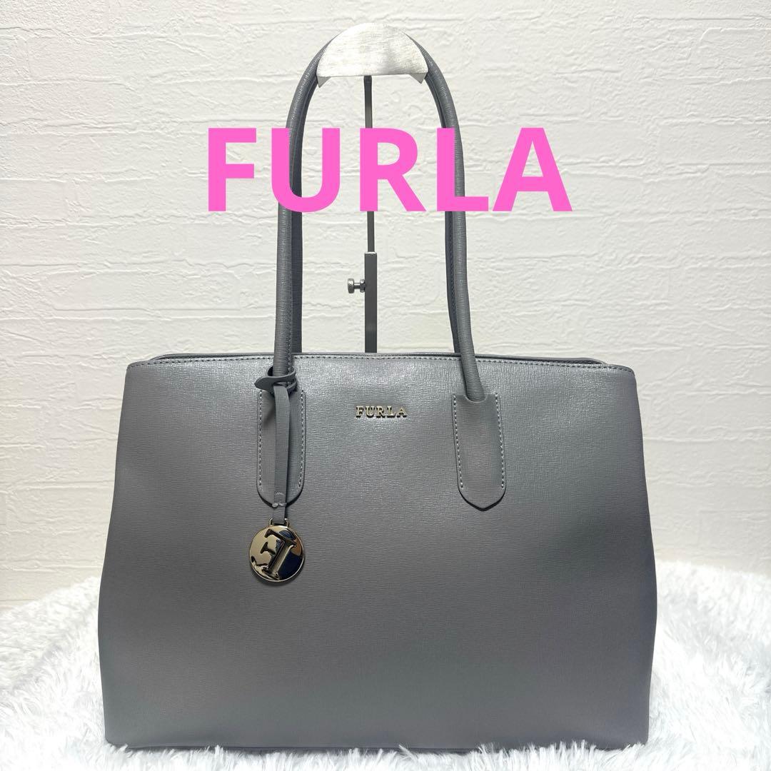 美品✨フルラ テッサ トートバッグ レザー グレー　底鋲 自立 A4 通勤 通学
