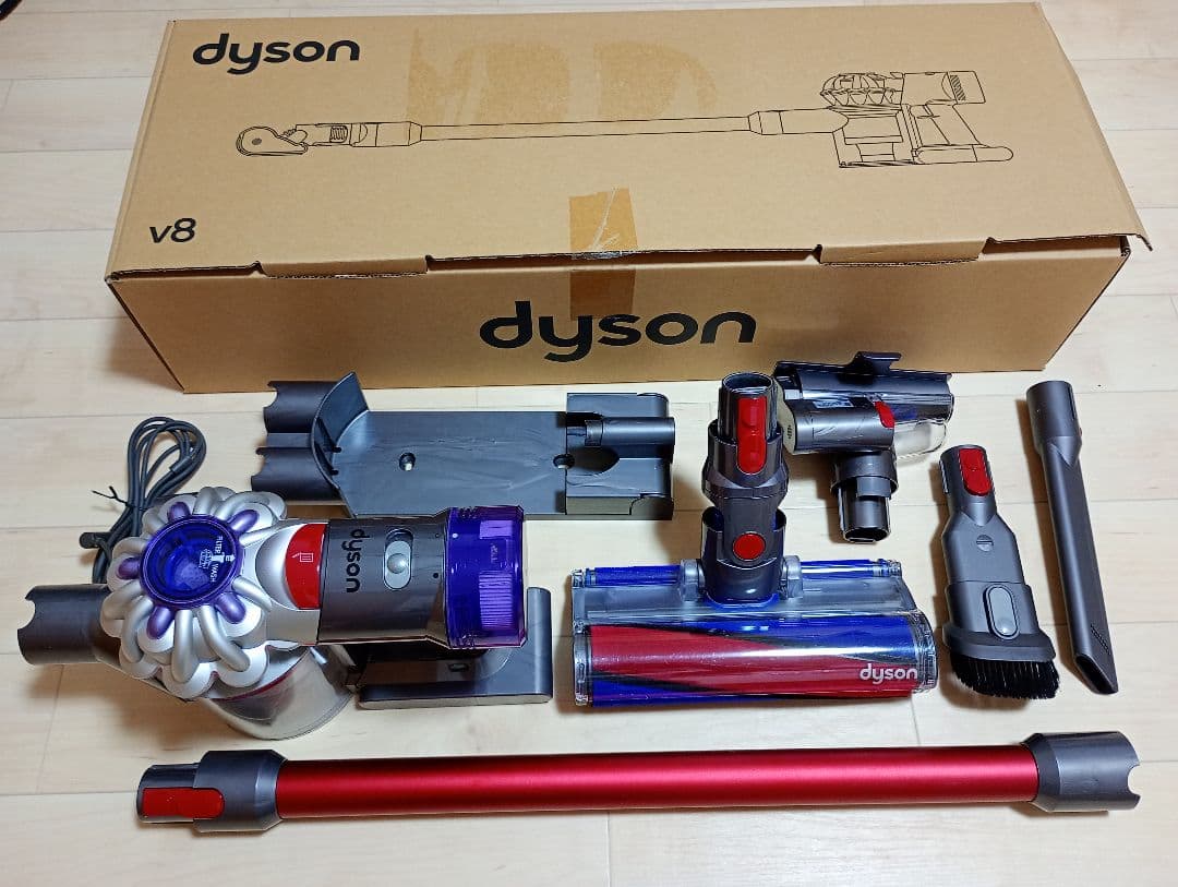 【使用少】dyson v8 ダイソン　スティッククリーナー本体　サイクロン掃除機