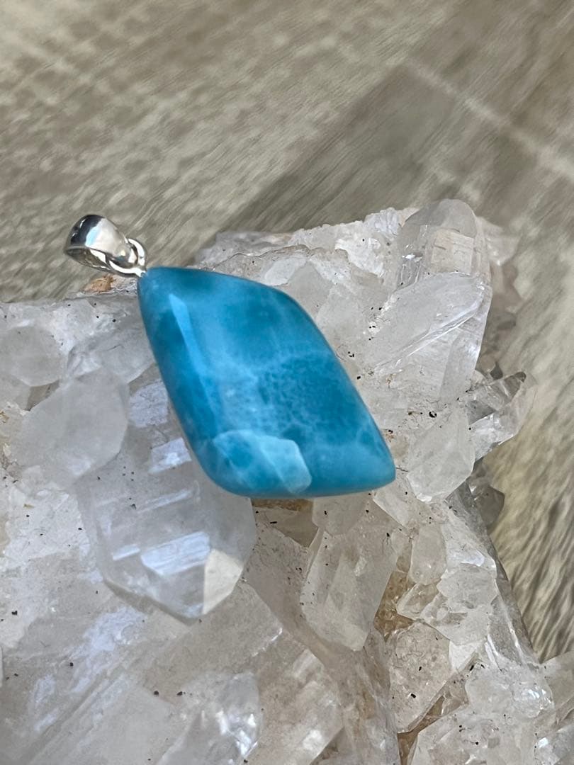 天然石ラリマー☆高品質！ひし型ペンダントトップ☆マリンブルー＆形が美しい！