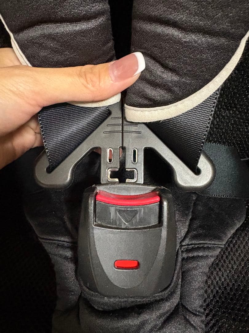 【美品】コンビ　ジョイトリップ　エアスルー　GF ブラック　ジュニアシート