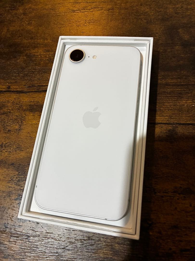 極美品 iPhone16e ホワイト 128GB 本体 SIMフリー