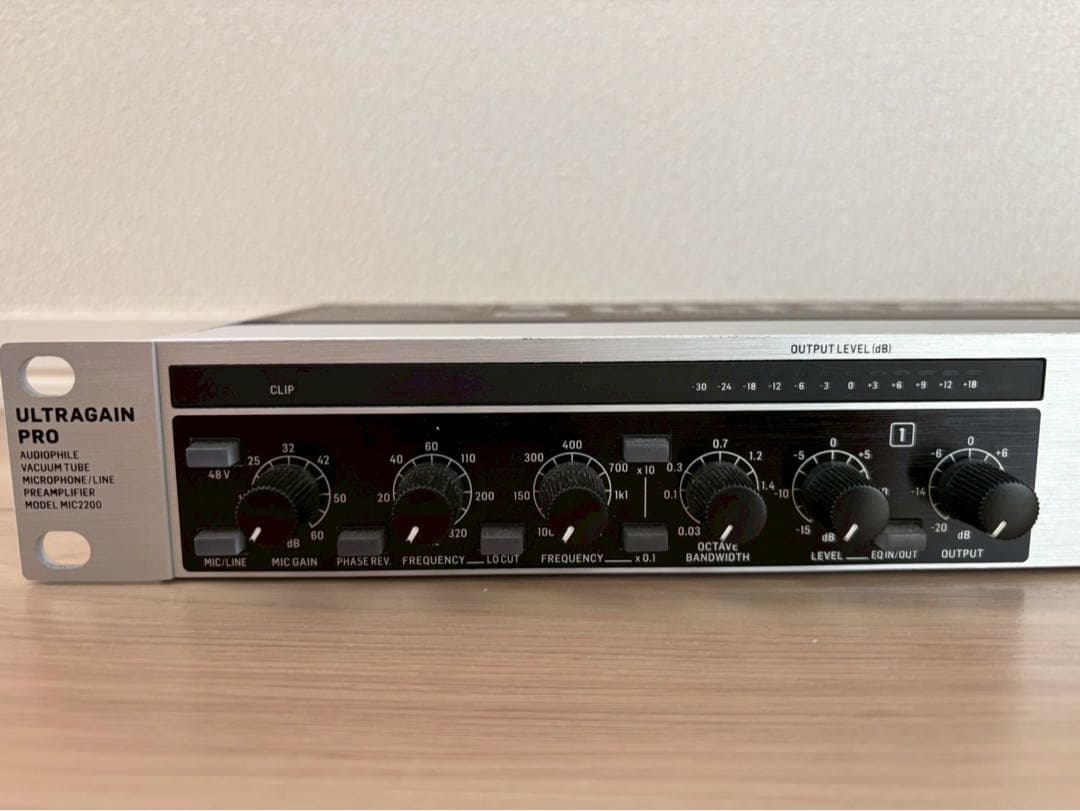 【美品】ベリンガー ULTRAGAIN PRO MIC2200 マイクプリアンプ