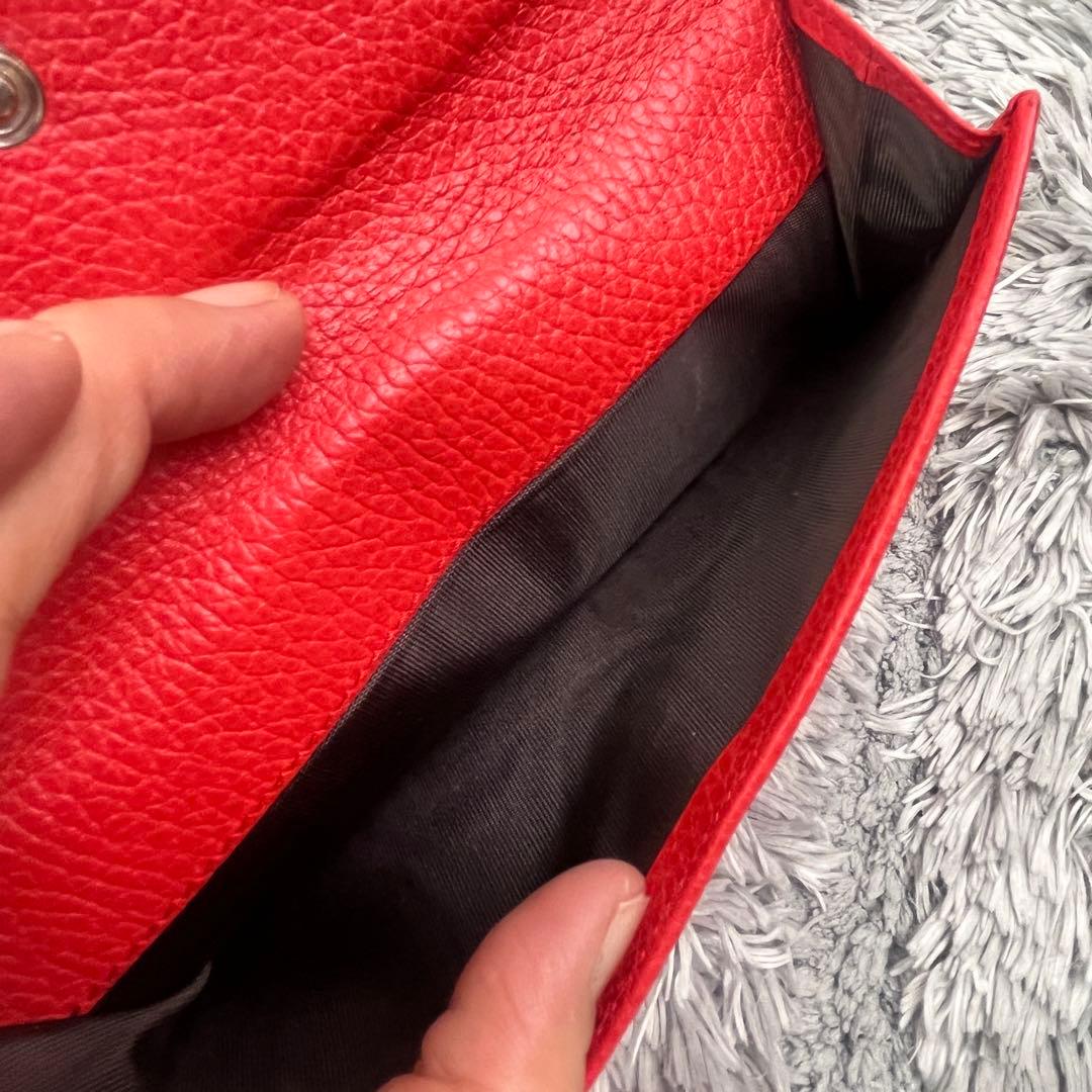 美品✨GUCCI ロゴプレート　シボレザー　長財布　　レッド　シルバー Wホック