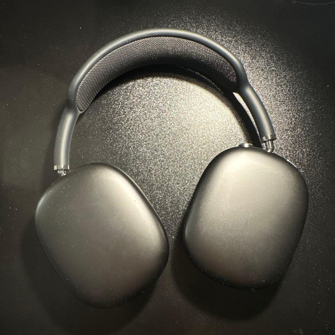 AirPods Max スペースグレイ　英雄巨人タイタス