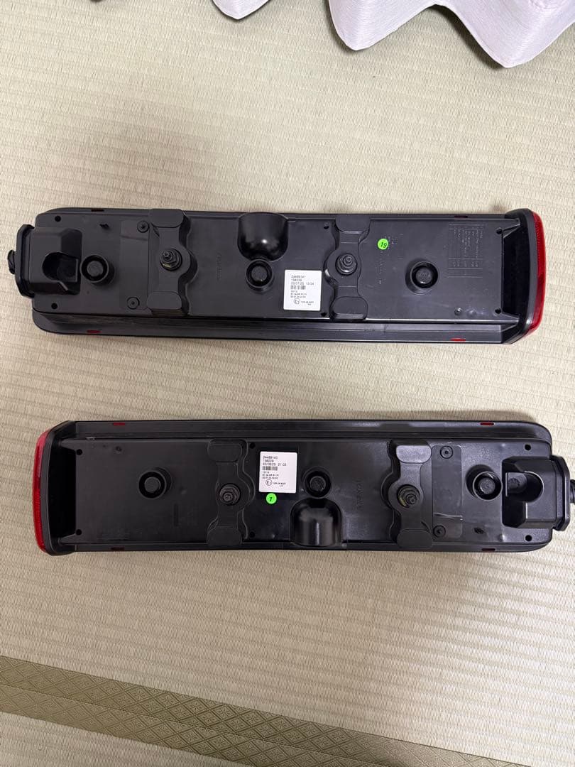 UD 純正 LEDテールランプ