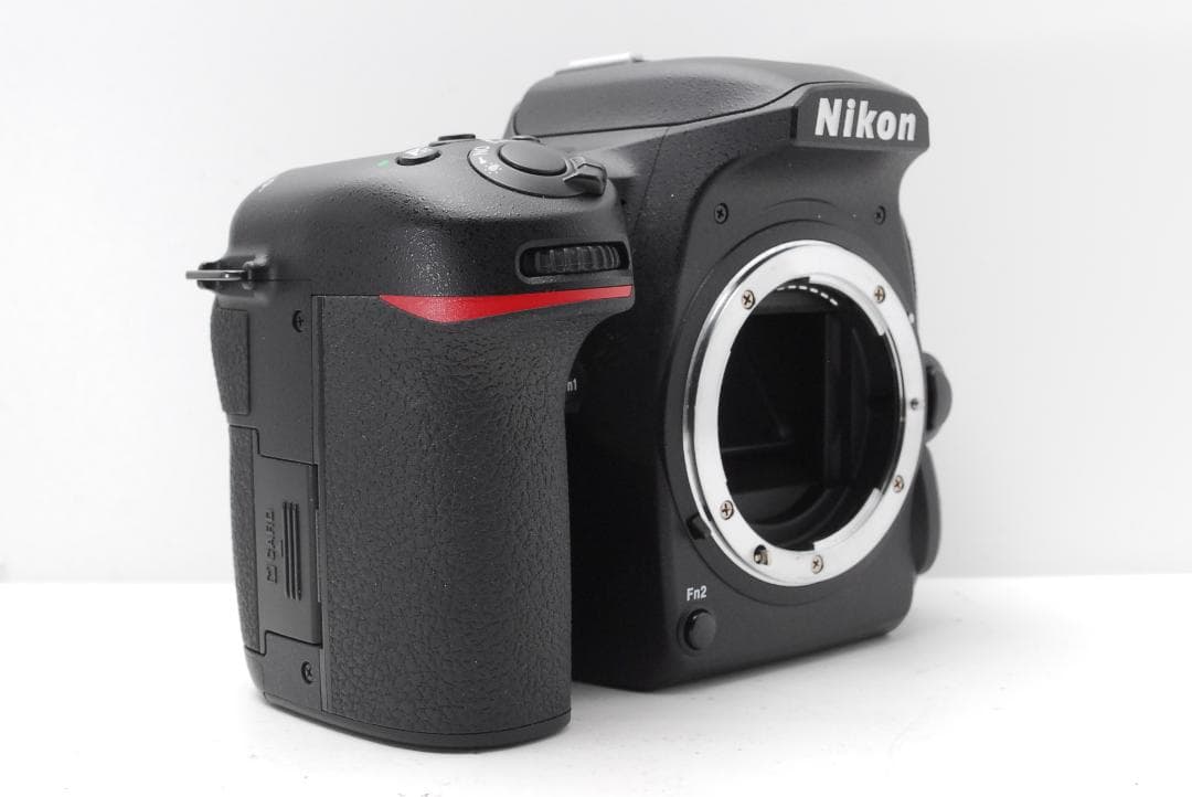 【使用感極少】Nikon D7500　ボディ　WiFi・Bluetooth搭載