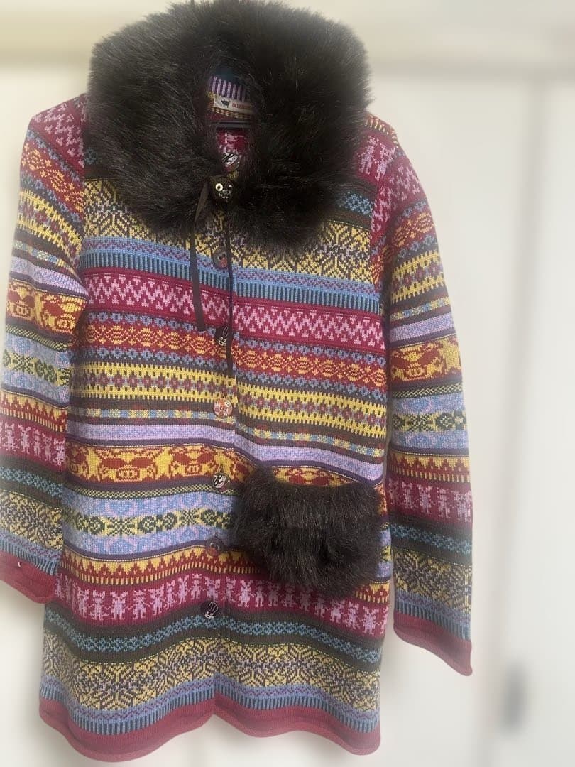 アルペロベロファーケープ付きロングカーディガン