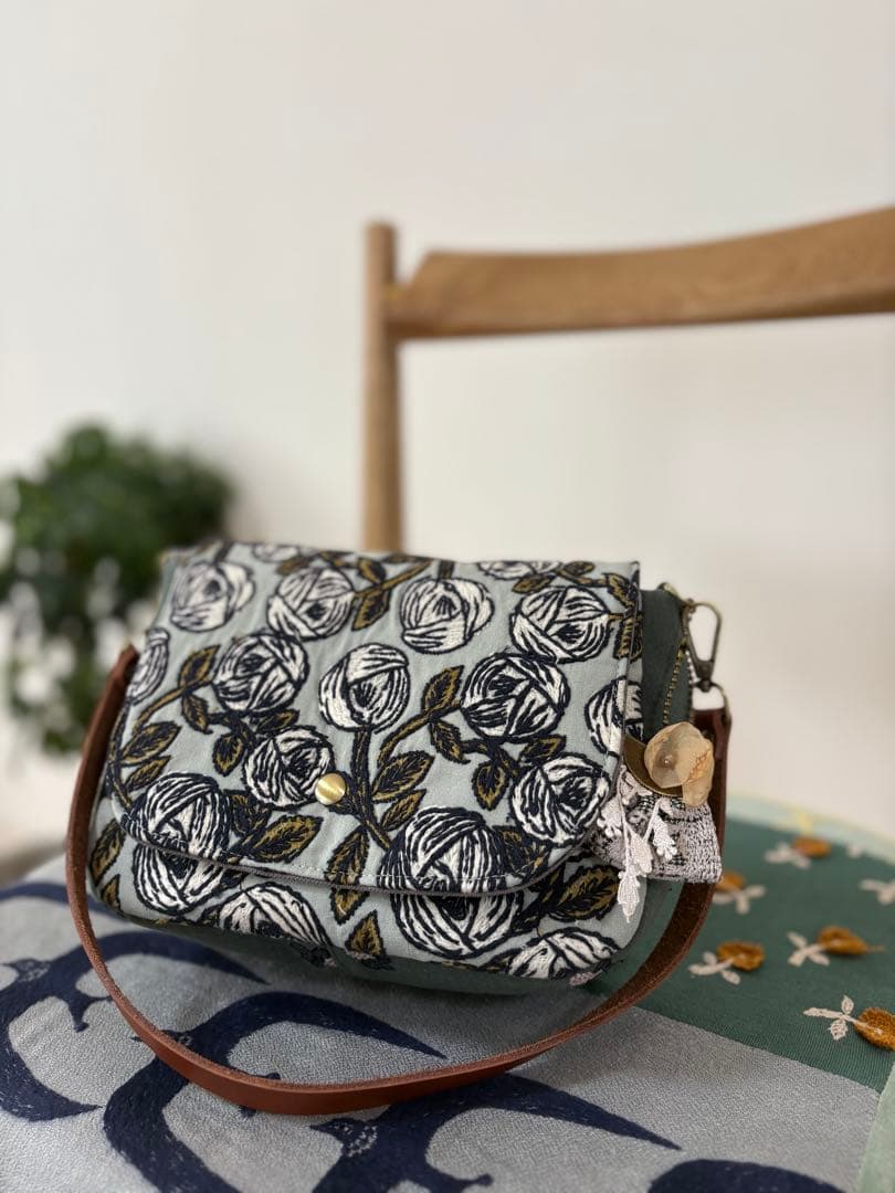 ミナペルホネン⚫︎ハンドメイド⚫︎ミディアムパン　本革肩掛け