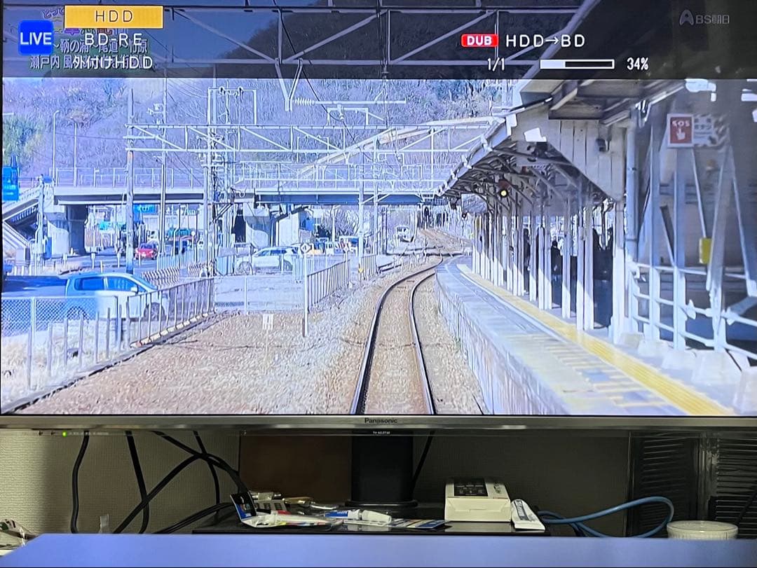 ULTRA HD 2TB 3番組録画　シャープBDレコーダー BD-UT2200