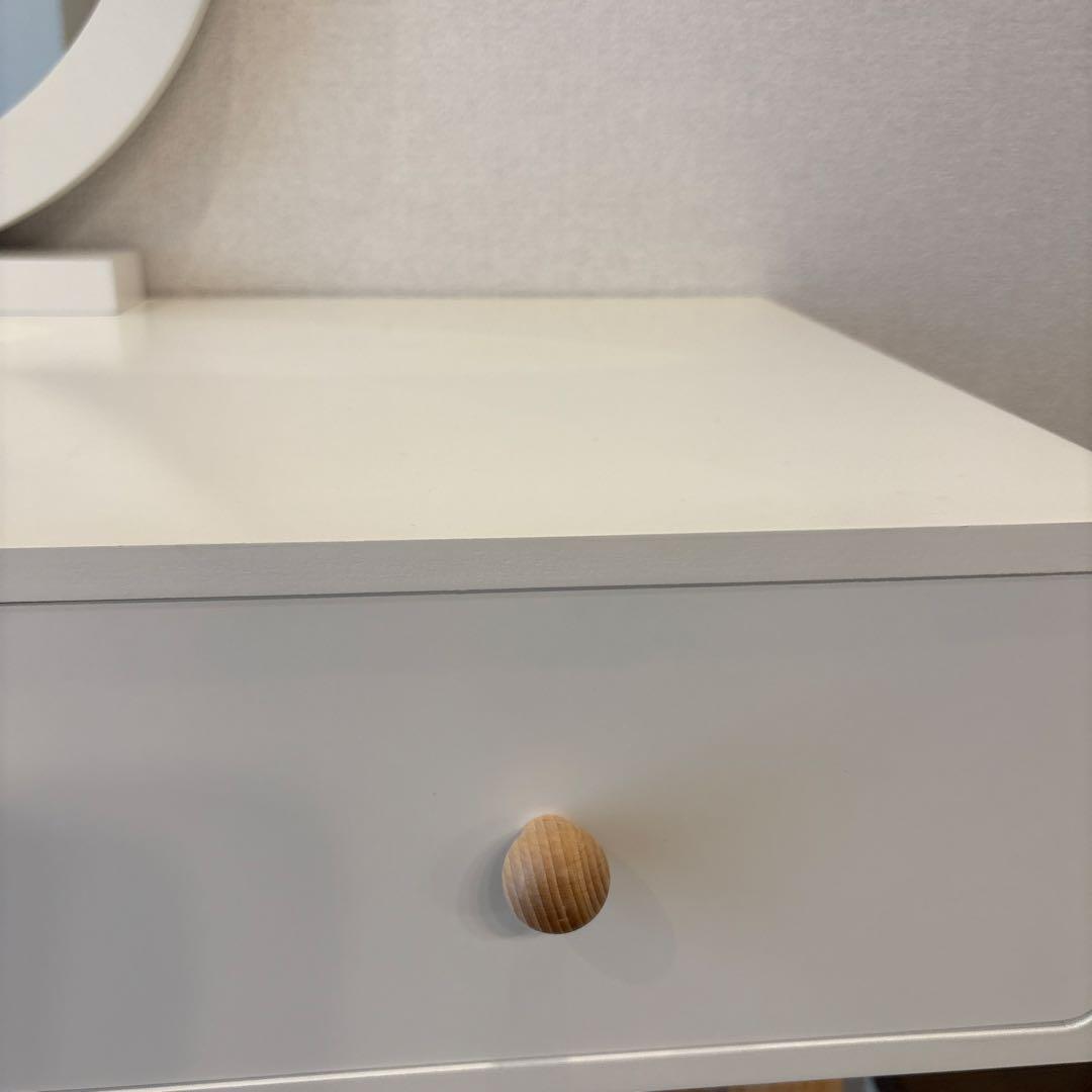 ホワイトドレッサー 丸い鏡付き