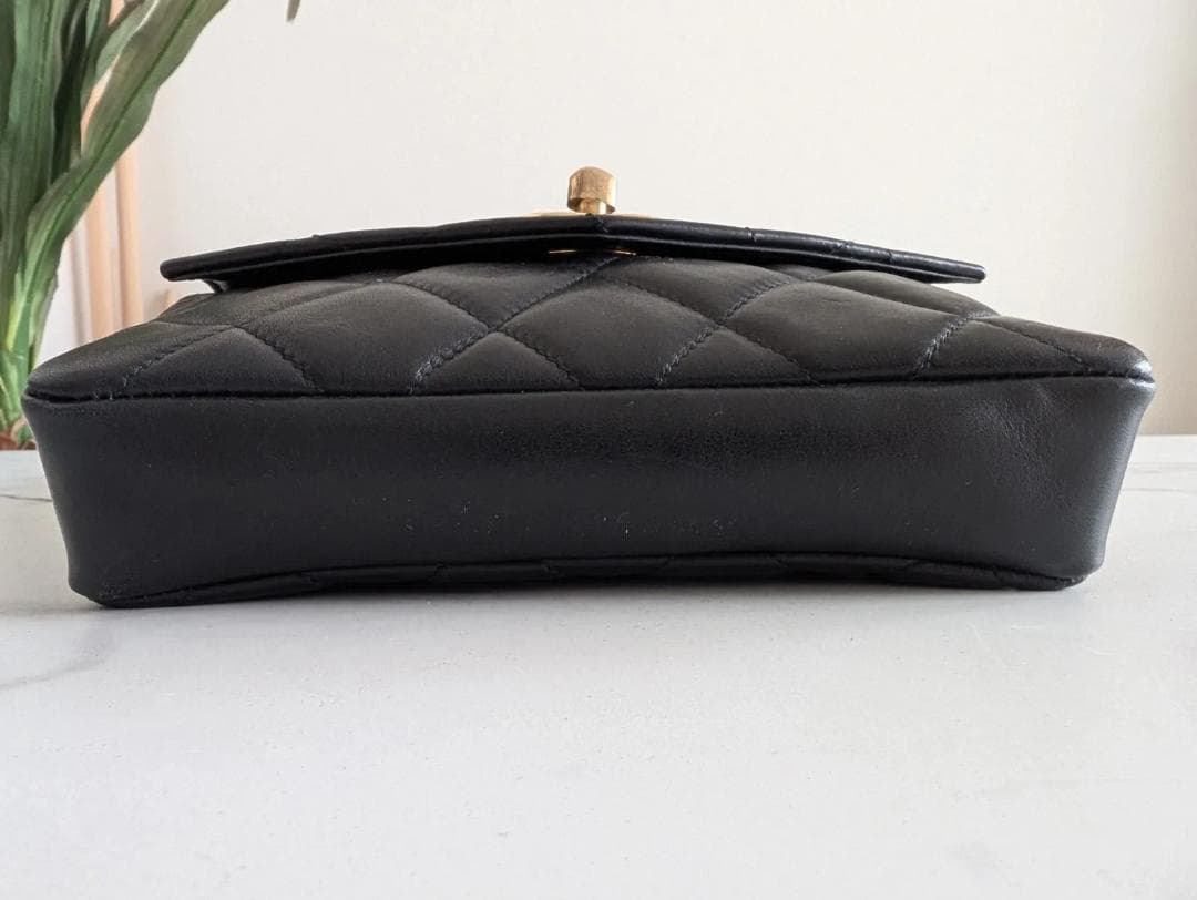 シャネル ウエストポーチ マトラッセ ラムスキン ヴィンテージ 黒
