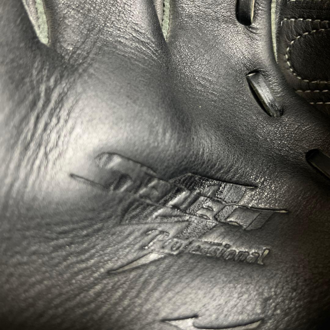 黒 軟式用グローブ 左投げ少年用　　　　田中将大モデル