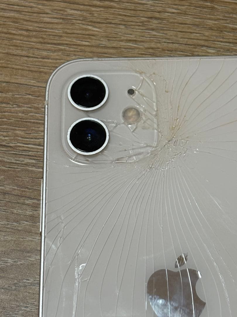 iPhone12 ホワイト 背面割れあり