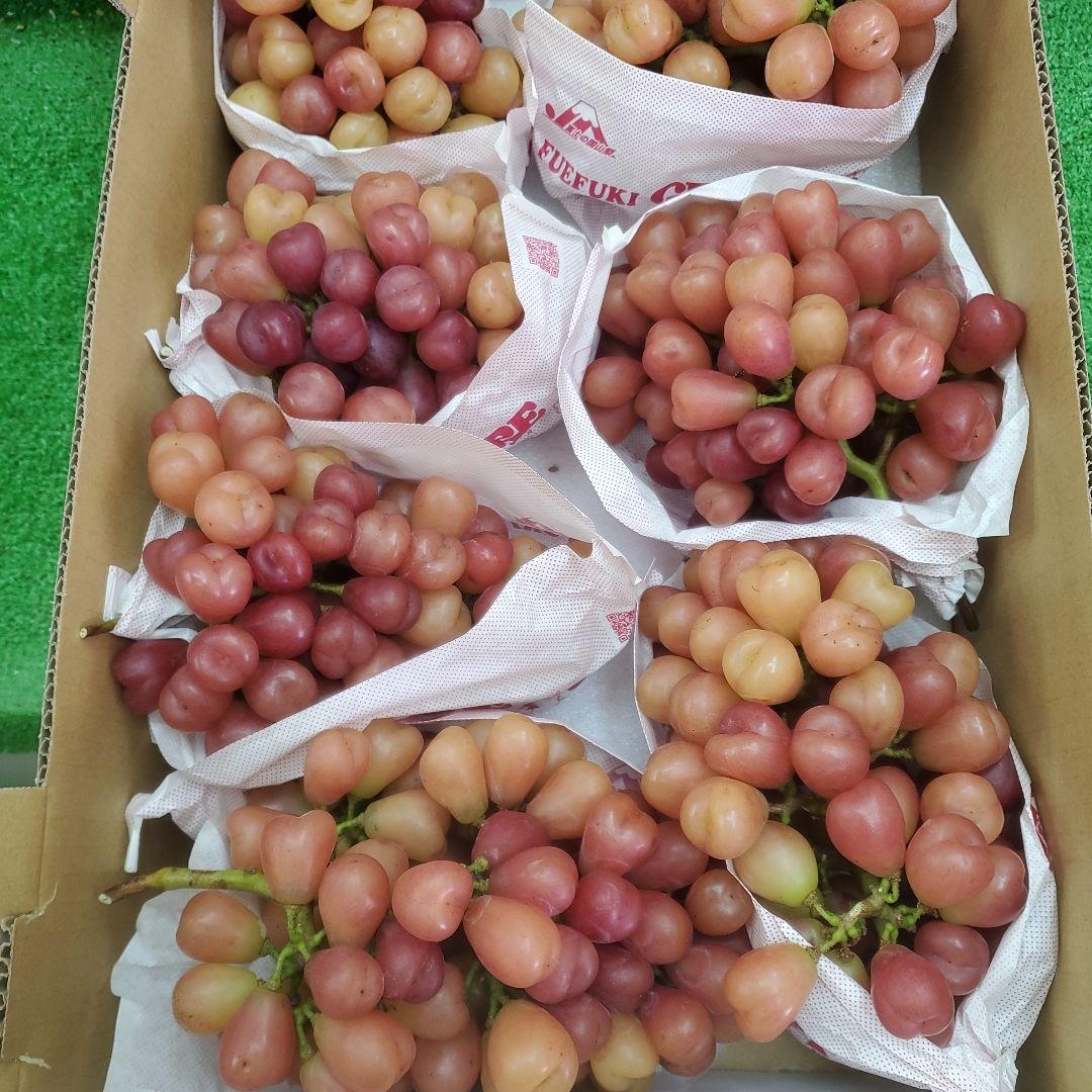 1⃣ 山梨県産 マイハート ７房入り 箱込み5.6キロ