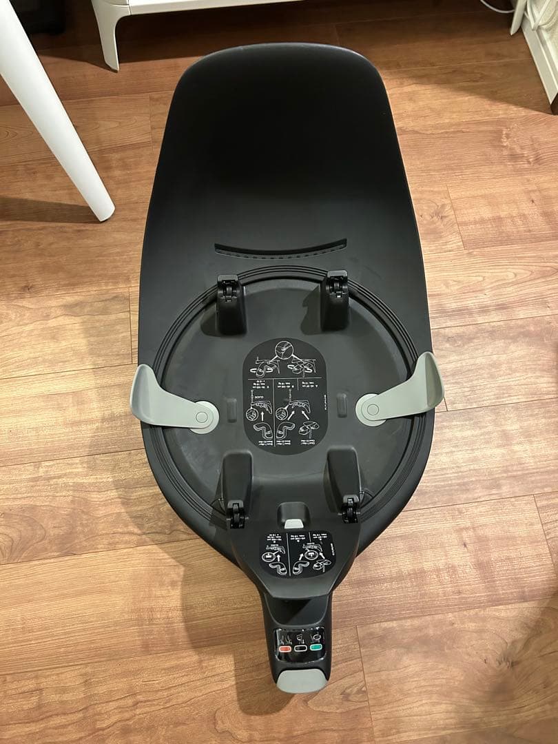 Cybex Base Tブラック チャイルドシートベース