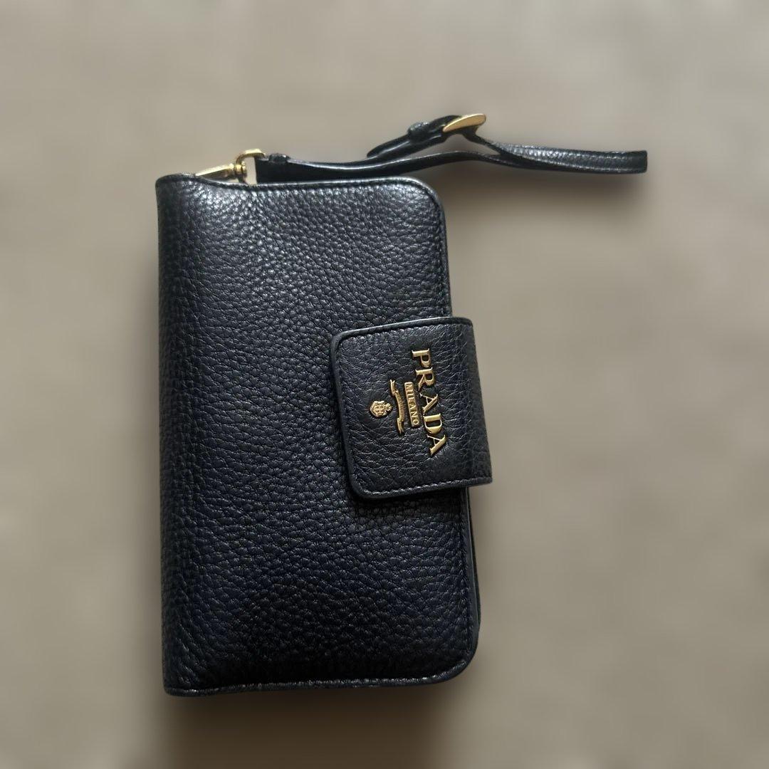 PRADA 紺レザースマートフォンケース　マルチケース