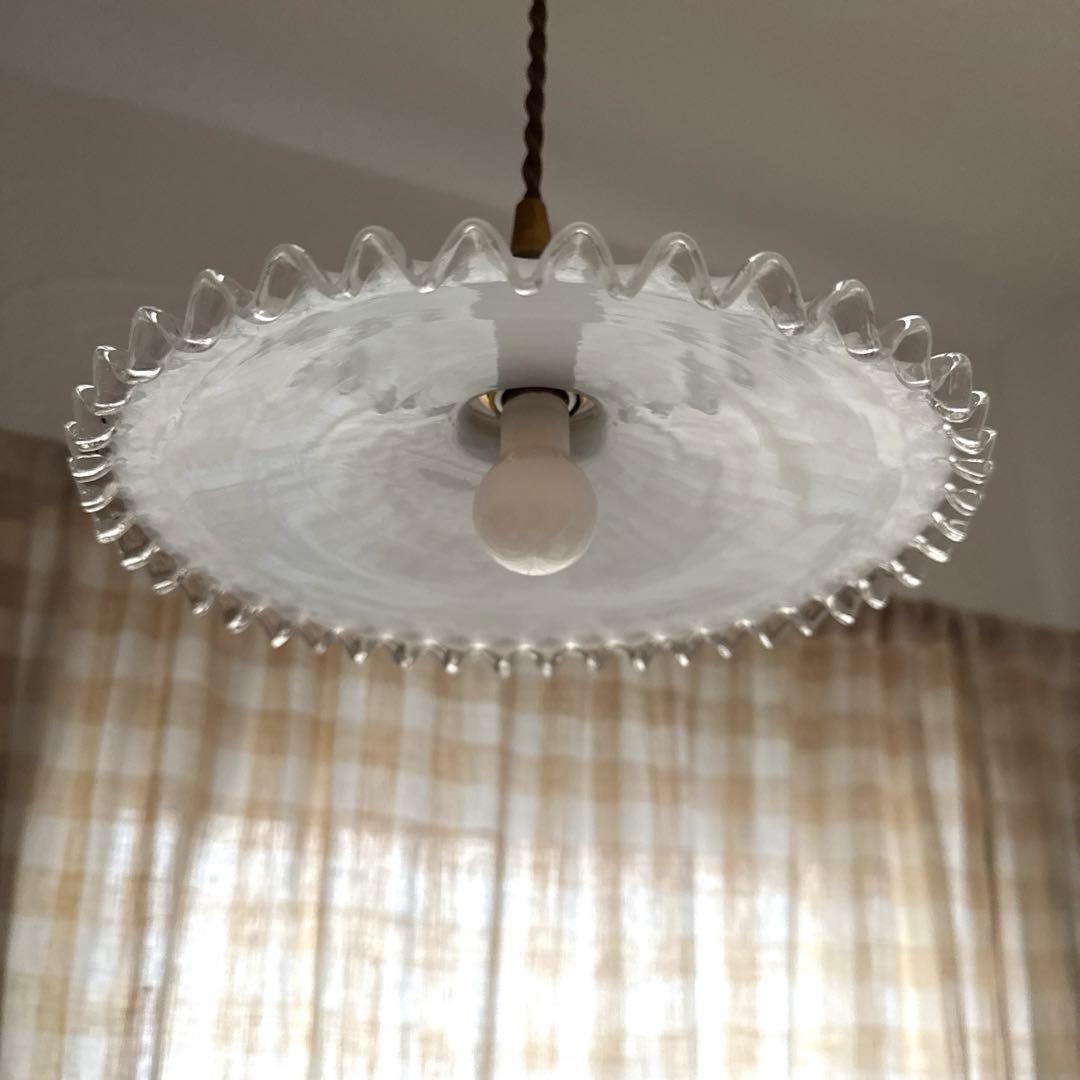 フランスアンティーク　ミルクガラスシェード　フリルシェード　ランプシェード