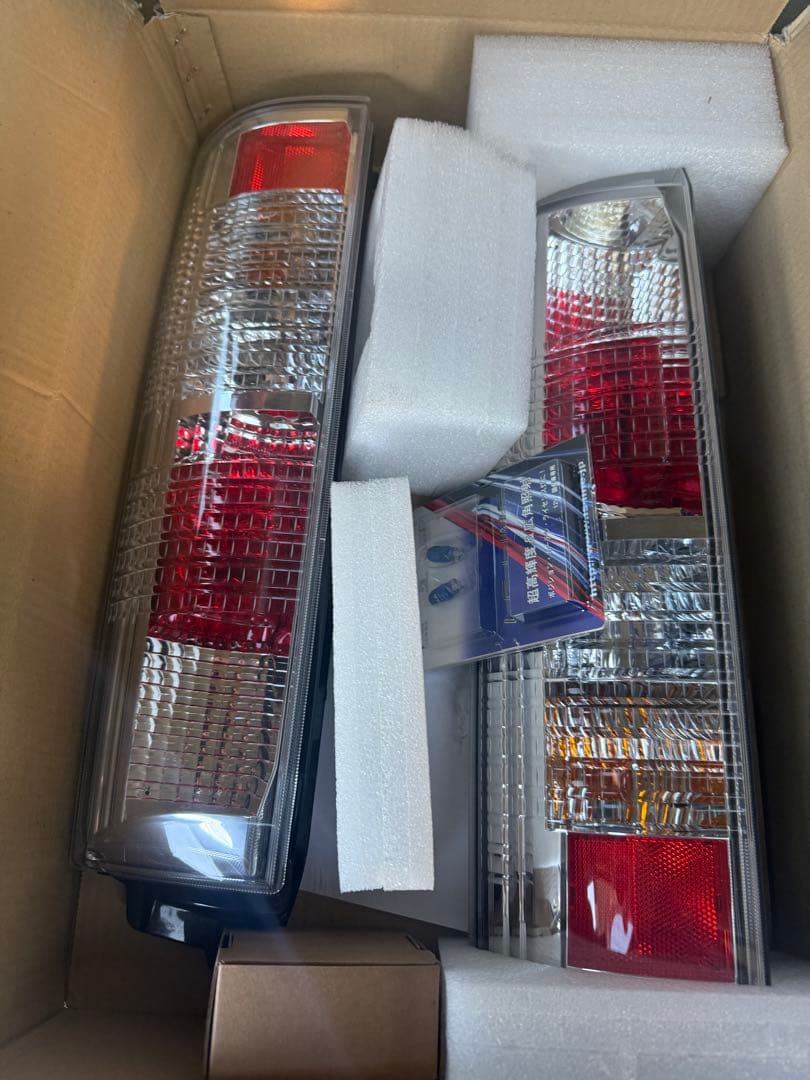 エブリィワゴン純正テールランプ新車外し