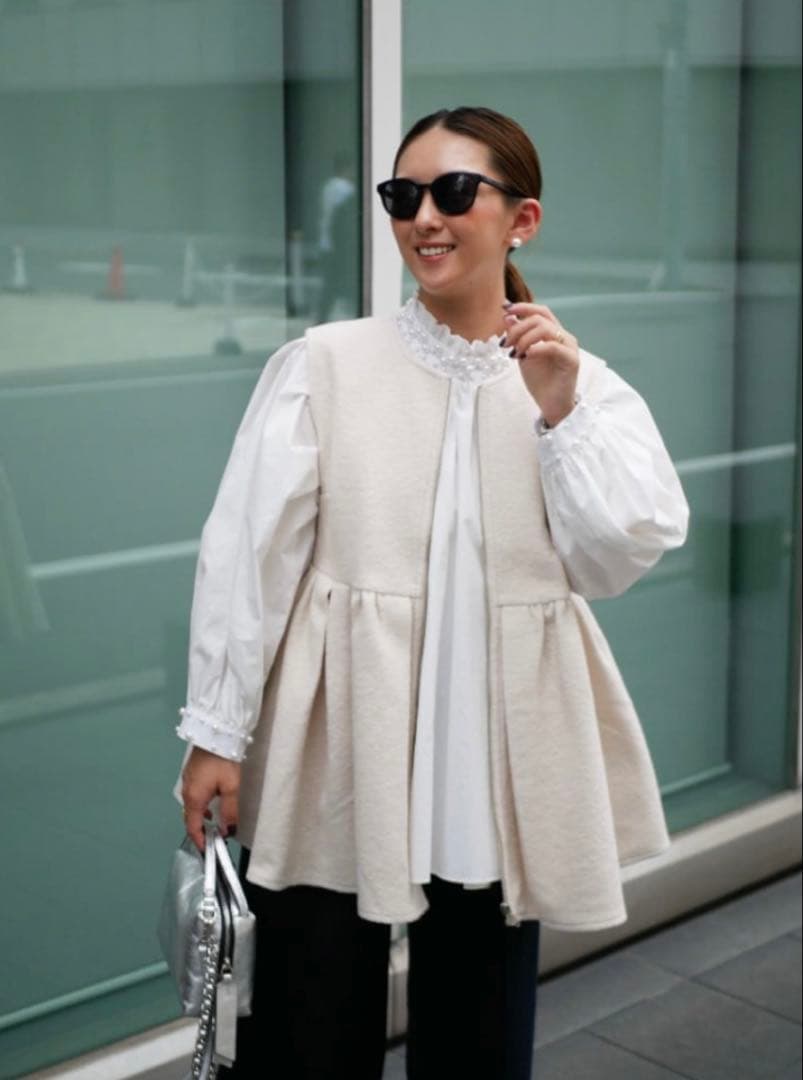 【Parum】2点おまとめ買いネックパールデザインフリルブラウス　ホワイト