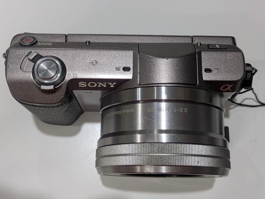 ソニーのミラーレス一眼 α5100　望遠ズームレンズ付き