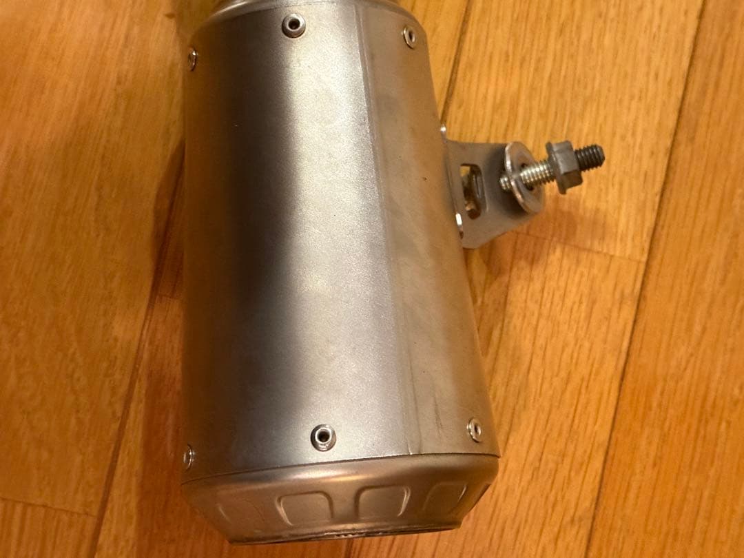 アクラポビッチ　マフラー