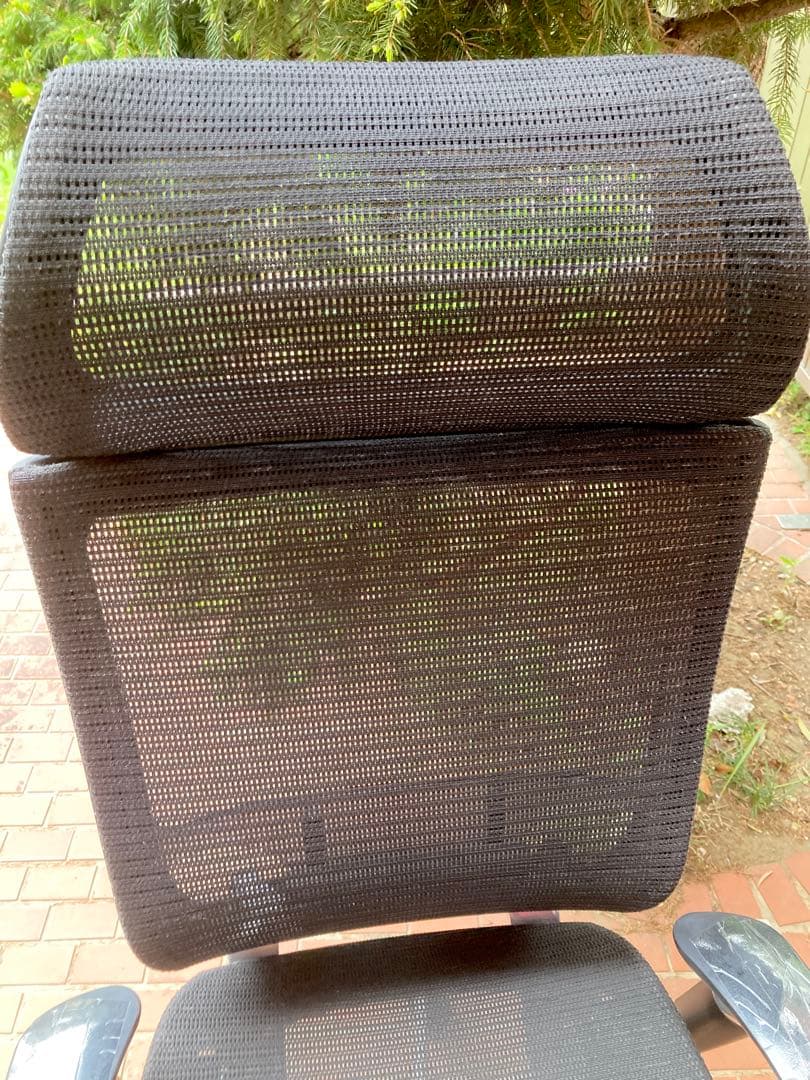 オカムラ　バロンチェア　エクストラハイバック　肘パッドに割れあり