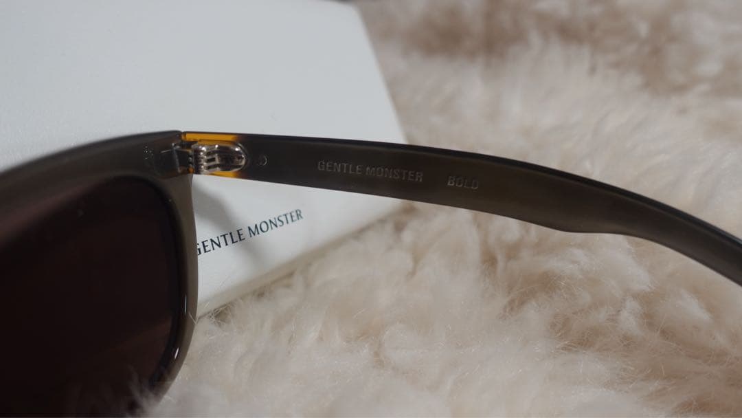 GENTLE MONSTER キャットアイ サングラス ケース付き