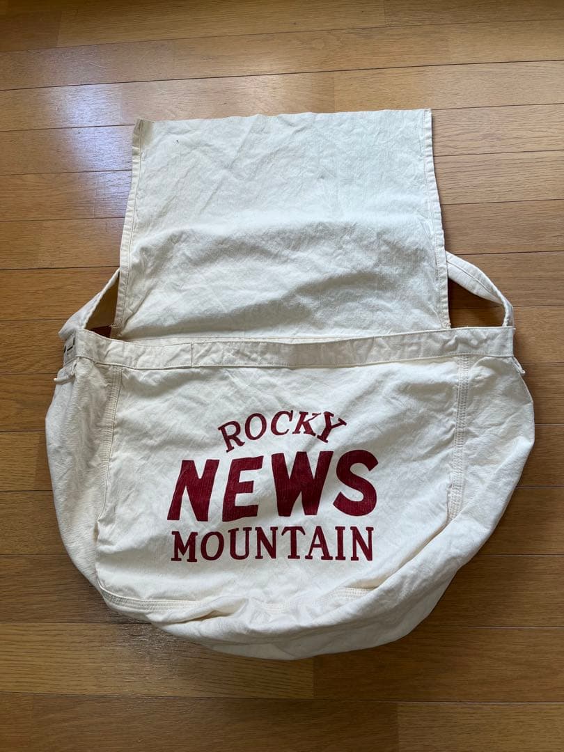 ダブルワークス　ウエアハウス ニュースペーパーバック　ショルダーバッグ