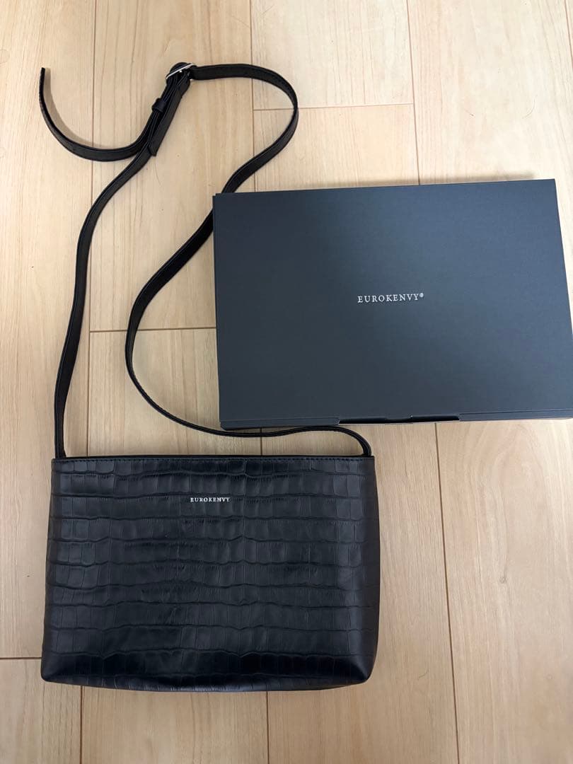 EUROKENVY レザーサコッシュ