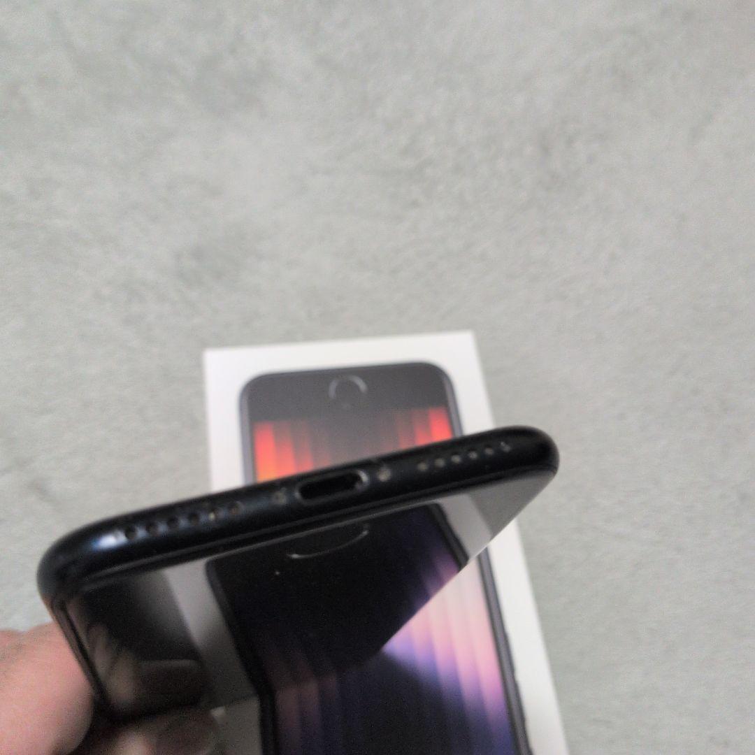 iPhone se3 第三世代　ソフトバンク64GB やや傷有り