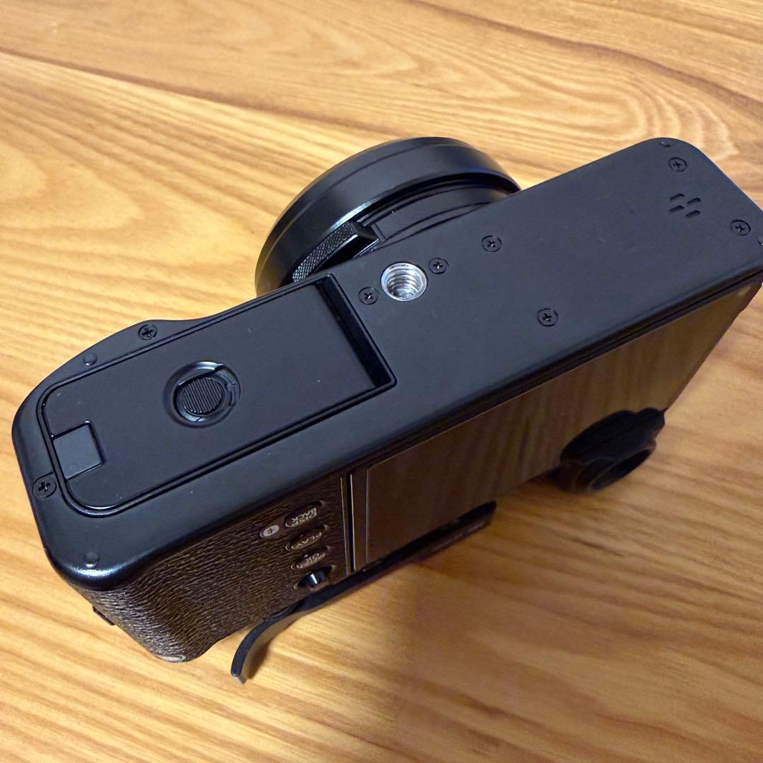 入手困難　美品　FUJIFILM X100ⅵ コンデジ　ブラック　おまけ多数