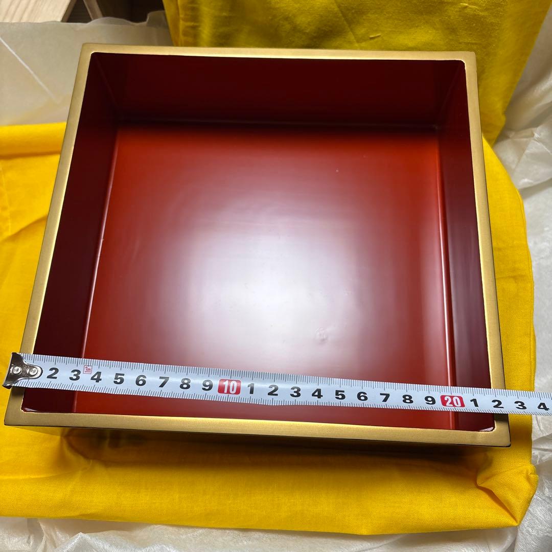 輪島塗の御重（お重箱）紋入、重台付き