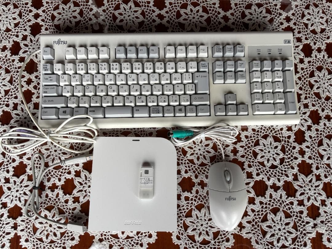 富士通 液晶一体型デスクトップパソコン ESPRIMO K557/R