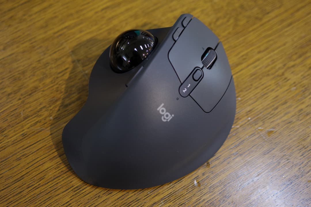 logicool MX ERGO S（黒玉+赤玉）