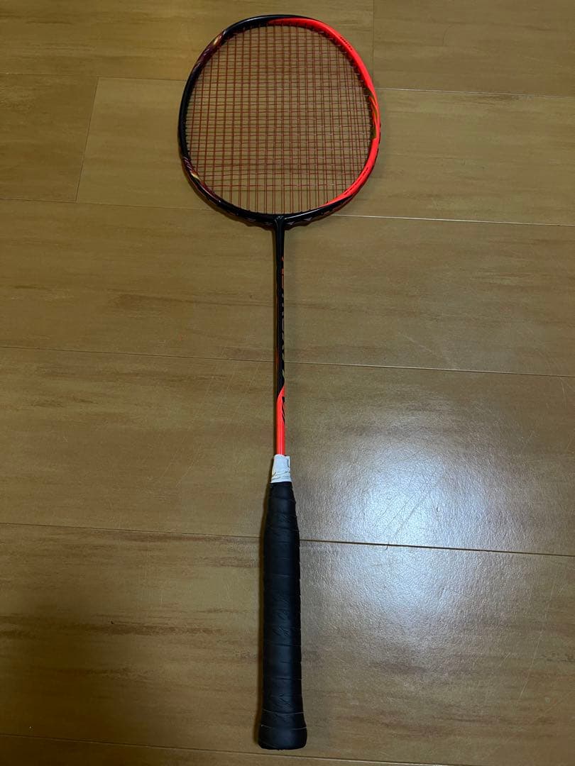 バドミントンラケット Astrox 77 レッド　3u