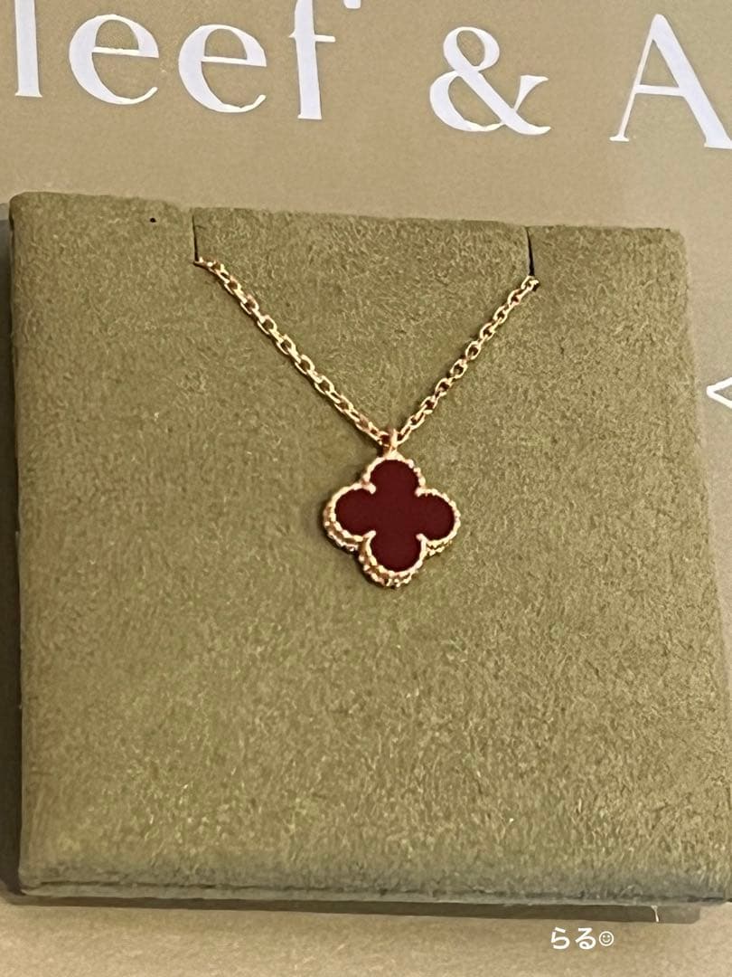 Van Cleef & Arpels スウィート　アルハンブラ・カーネリアン