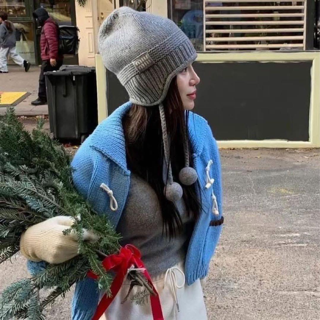 MIU MIU グレー Mサイズ ニット帽 ボンボン付き