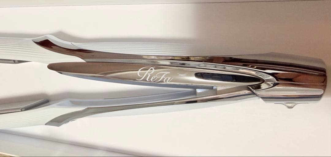 美品　リファビューテックストレートアイロン