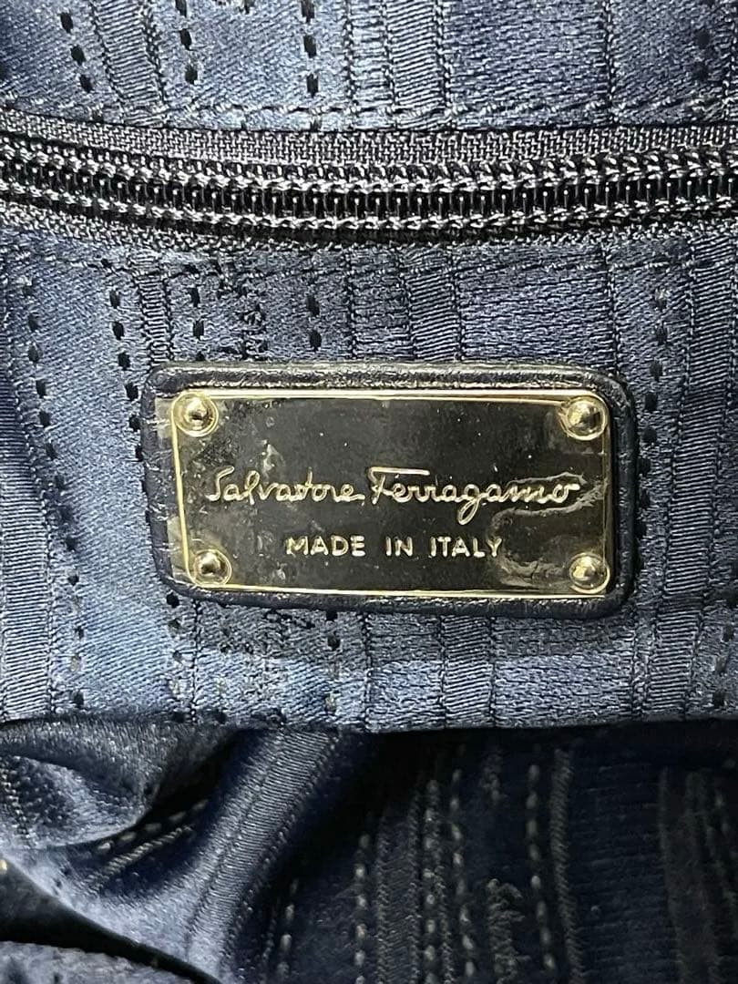 サルヴァトーレ フェラガモ ガンチーニ レザー ワンショルダーバッグ 美品