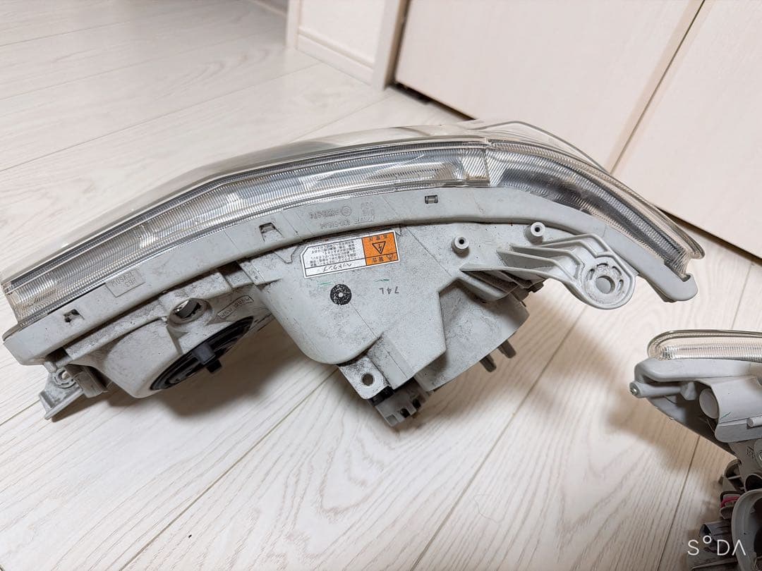 H*8様 タントカスタム L375S ヘッドライト左右