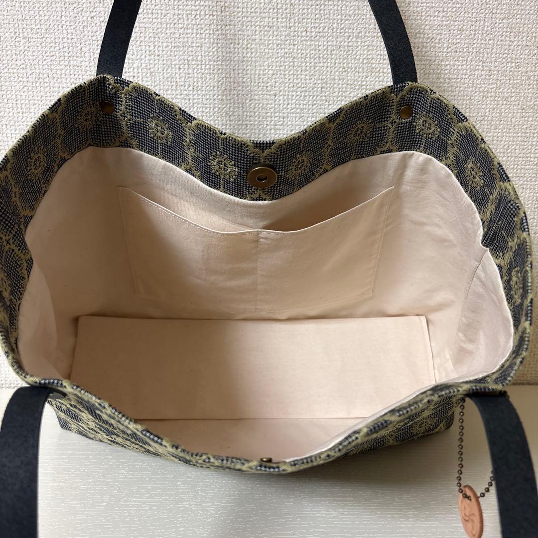 肩がけできる横型トート／ミナペルホネンanemone