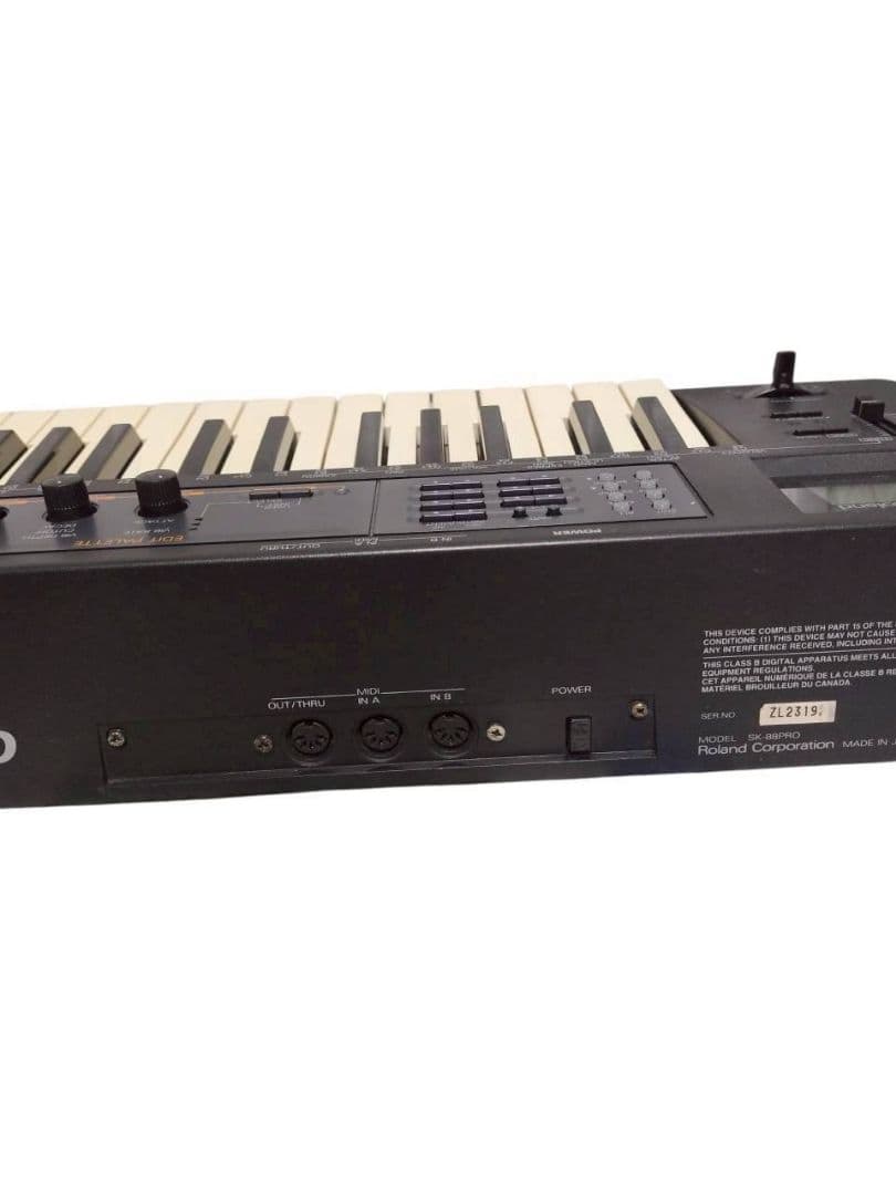 131 Roland SK-88Pro シンセサイザー
