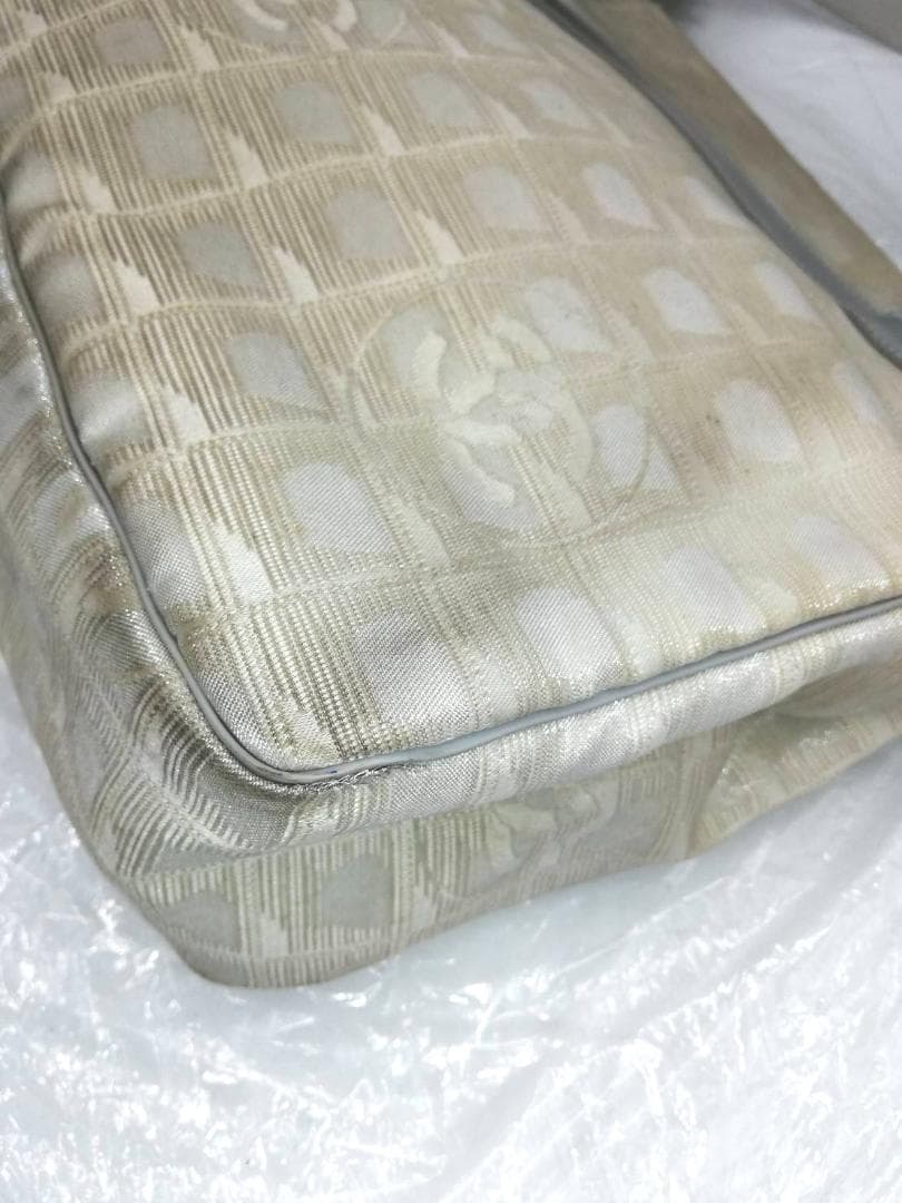 シャネル ニュートラベルライン ホワイト ナイロン ショルダーバッグ