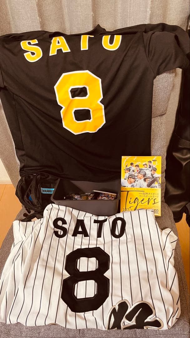 阪神タイガース 佐藤輝明ユニフォーム 阪神ケース　カードまとめ