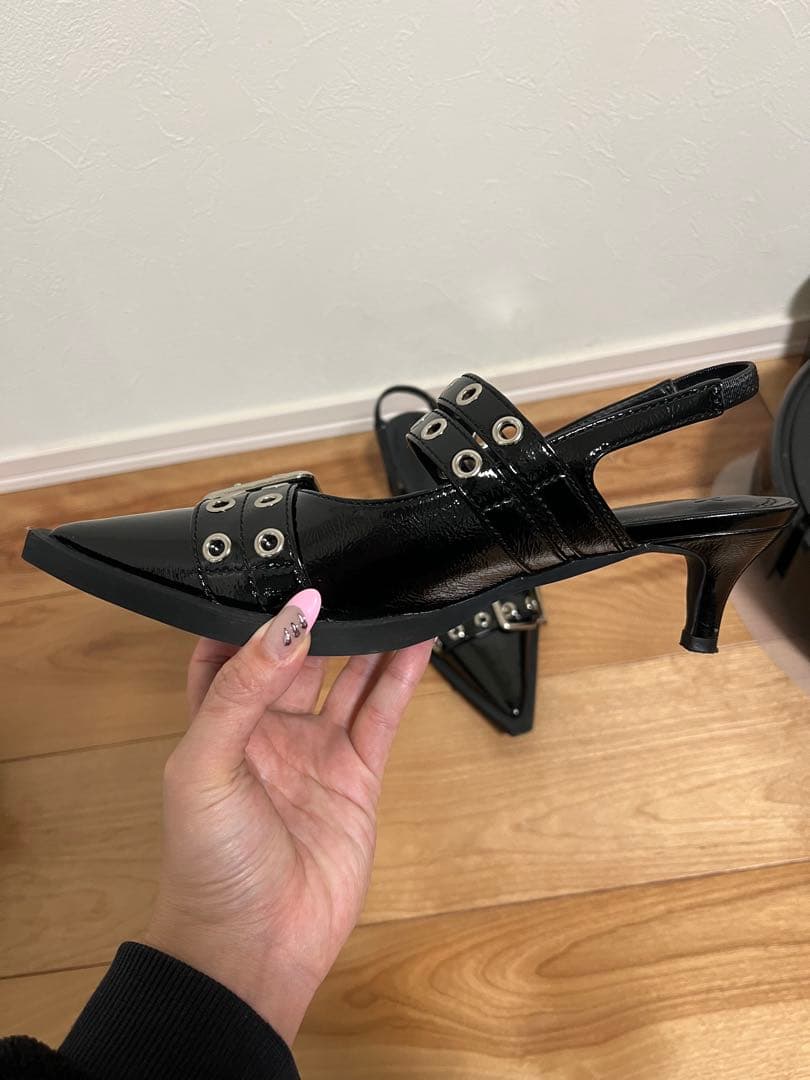 SLY ポインテッド ベルテッド サンダル