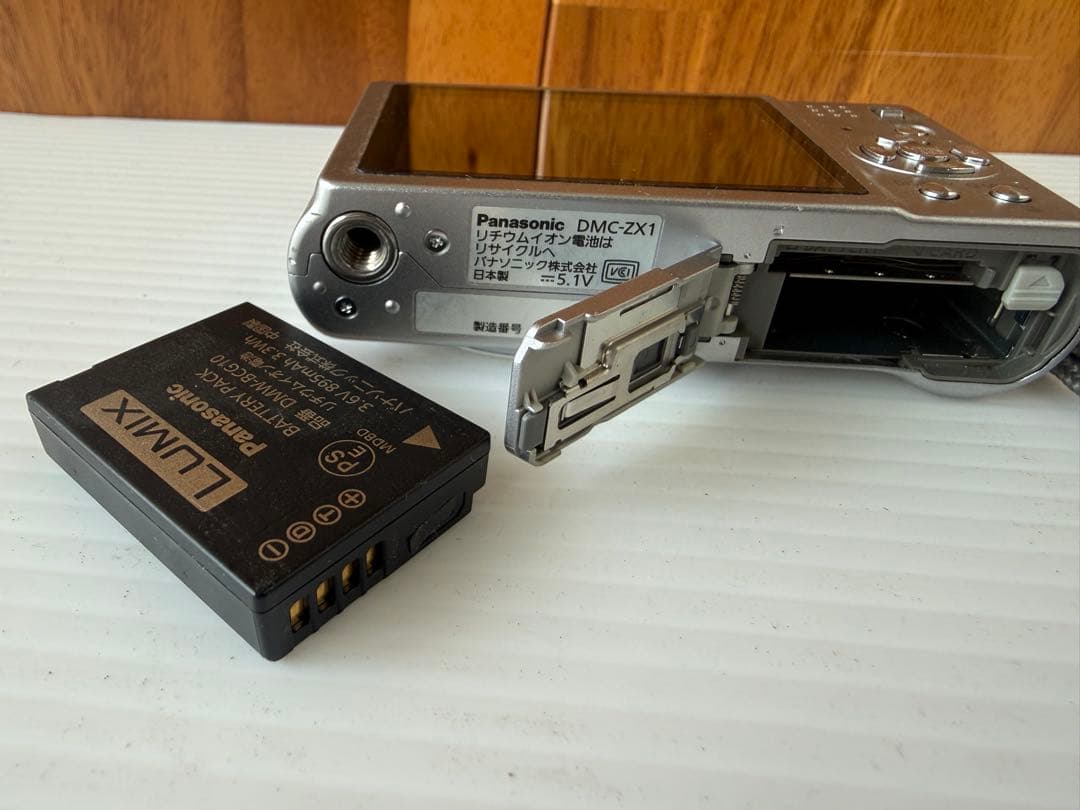 デジタルカメラ Panasonic LUMIX DMC-ZX1(a38)