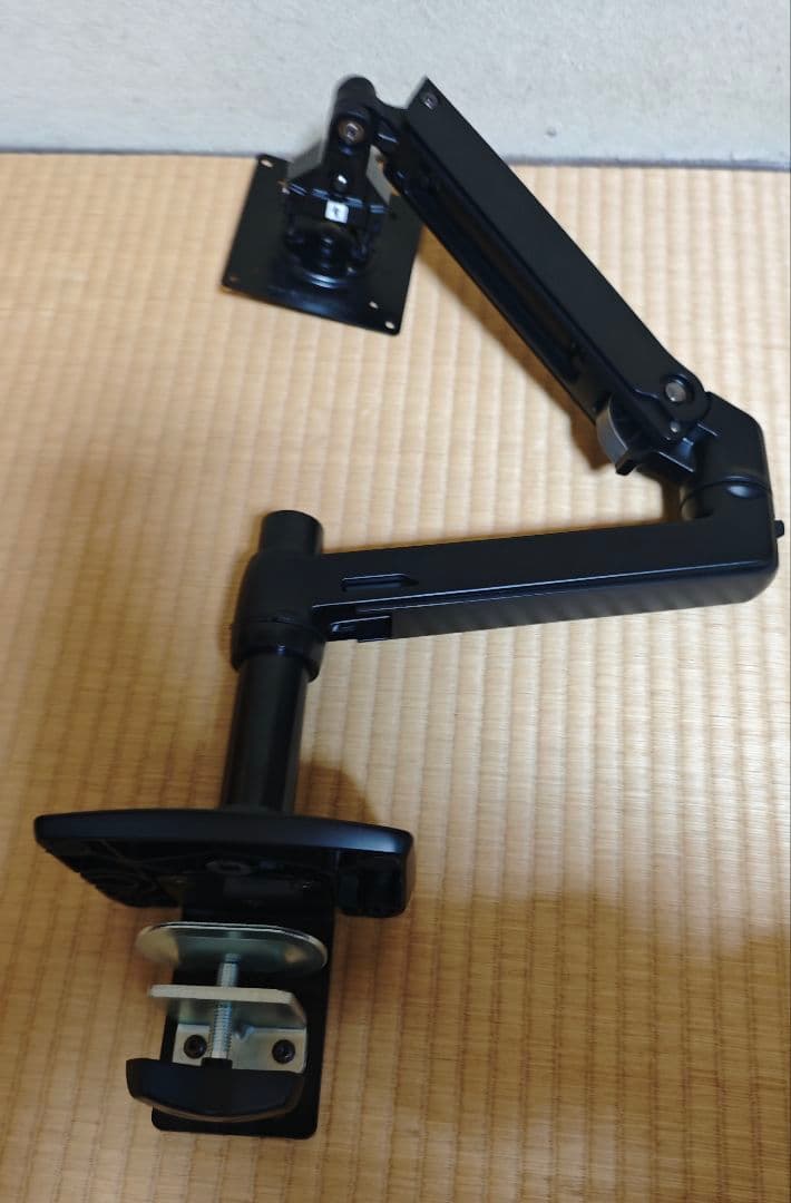 Amazonベーシック　モニターアーム　シングル